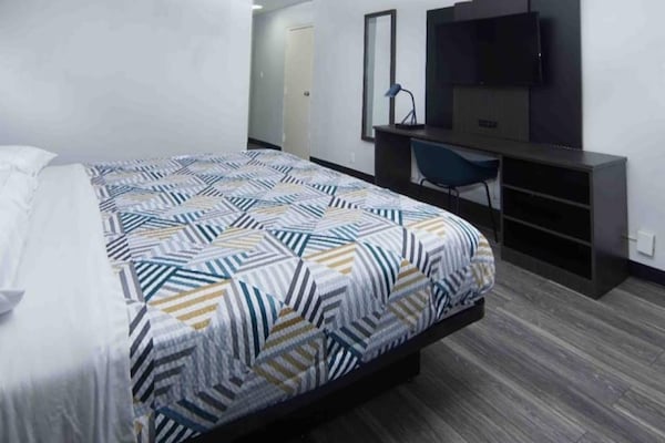 Foto van 1 kingsize bed | Rookvrij - Vakantiehuis in Fort Worth TX - BedRoom