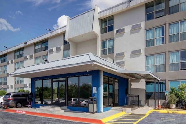 Foto van 1 kingsize bed | Rookvrij - Vakantiehuis in Fort Worth TX - ExteriorSummer
