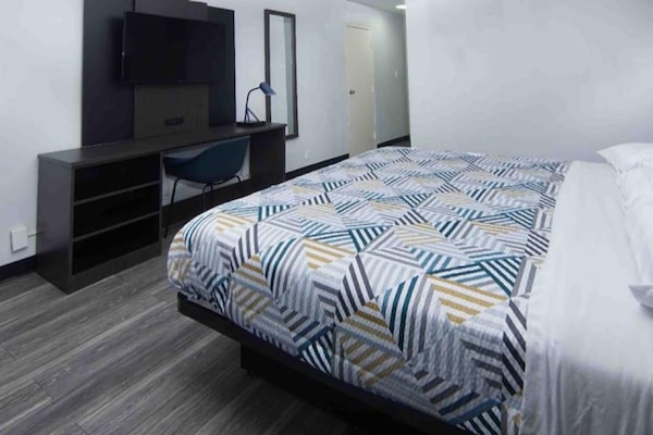 Foto van 1 kingsize bed | Rookvrij - Vakantiehuis in Fort Worth TX - BedRoom