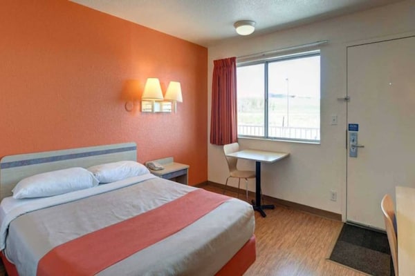 Foto van 1 tweepersoonsbed | Toegankelijk voor mindervaliden/badkuip/magnetron - BedRoom
