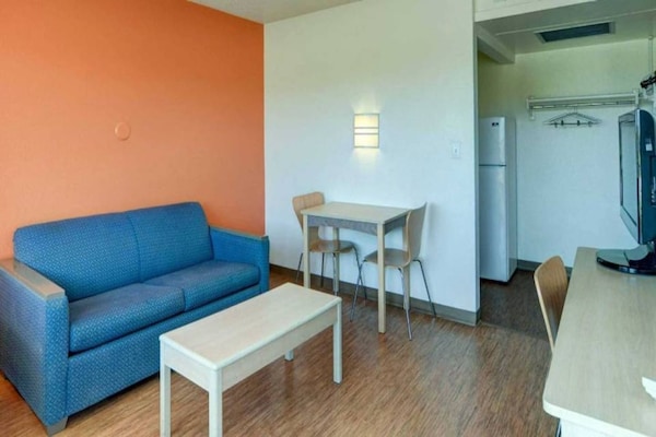 Foto van 1 tweepersoonsbed | Toegankelijk voor mindervaliden/badkuip/magnetron - BedRoom