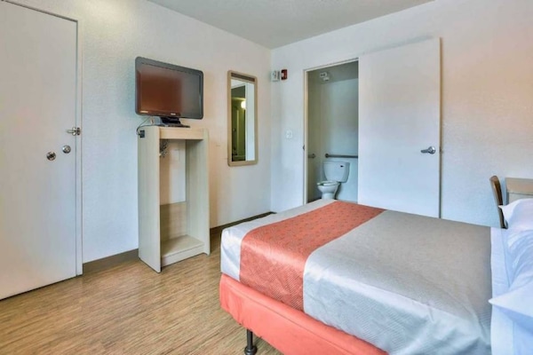 Foto van 1 tweepersoonsbed (Queensize) | Premium, Micfridge - BedRoom