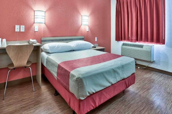 Foto van 1 tweepersoonsbed (Queensize) | Premium, Micfridge - BedRoom