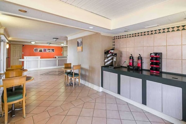 Foto van 1 kingsize bed | Roken toegestaan - Vakantiehuis in Grand Prairie - Facilities