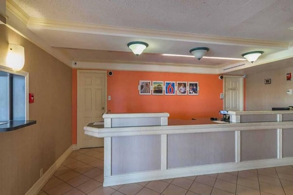 Foto van 1 kingsize bed | Roken toegestaan - Vakantiehuis in Grand Prairie - FloorPlan