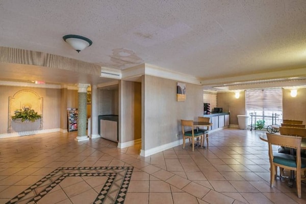 Foto van 1 kingsize bed | Roken toegestaan - Vakantiehuis in Grand Prairie - FloorPlan