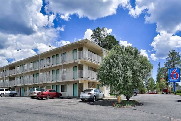 Foto van 1 tweepersoonsbed (Queensize) | Koelkast - Vakantiehuis in Flagstaff AZ - ExteriorSummer