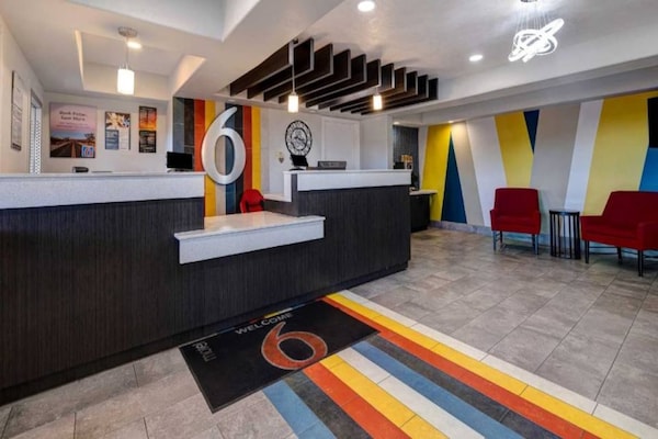 Foto van 1 kingsize bed | Suite, Nsmk, Micfridge - Vakantiehuis in Buttonwillow - FloorPlan