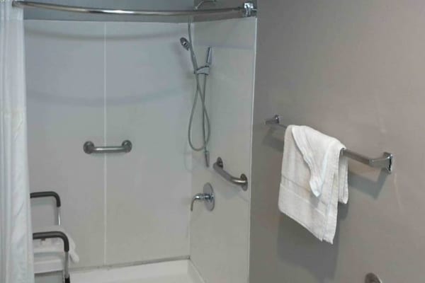 Foto van 1 kingsize bed, rookvrij - Vakantiehuis in Winslow - BathRoom