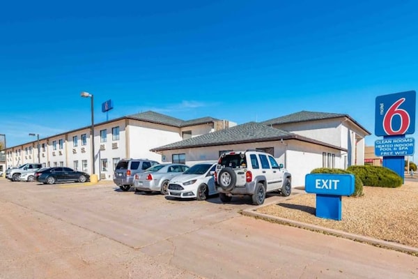 Foto van 1 kingsize bed, rookvrij - Vakantiehuis in Winslow - ExteriorSummer
