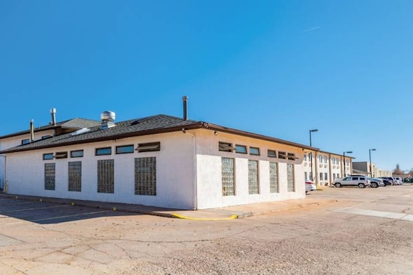 Foto van 1 kingsize bed, rookvrij - Vakantiehuis in Winslow - ExteriorSummer
