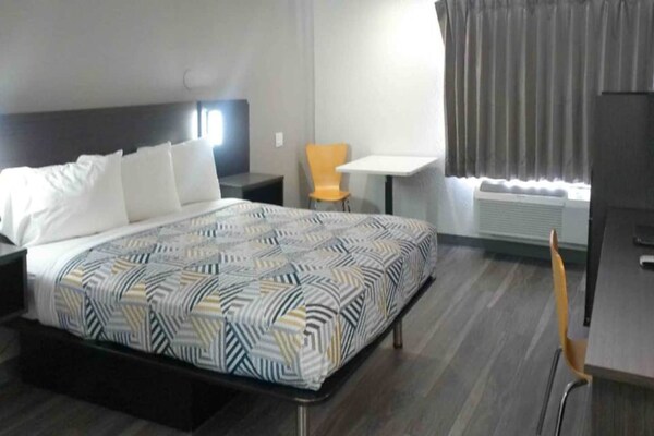 Foto van 1 kingsize bed, rookvrij - Vakantiehuis in Winslow - BedRoom