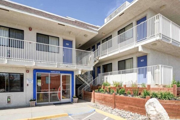 Foto van 1 tweepersoonsbed (Queensize) | Koelkast - Vakantiehuis in Casper WY - ExteriorSummer