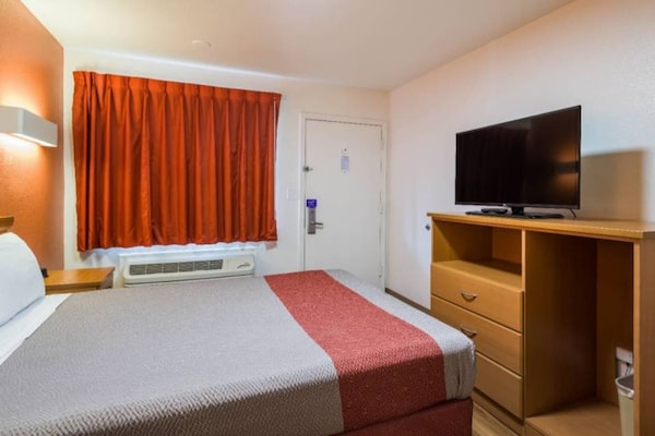 Foto van 1 tweepersoonsbed (queensize) | Roken mogelijk - Vakantiehuis in Concord - BedRoom