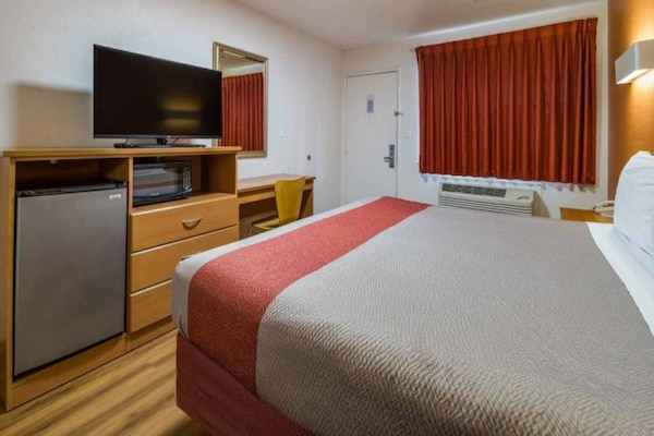 Foto van 1 tweepersoonsbed (queensize) | Roken mogelijk - Vakantiehuis in Concord - BedRoom