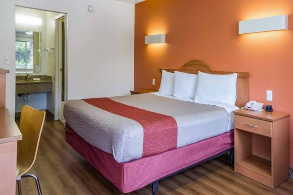 Foto van 1 tweepersoonsbed (queensize) | Roken mogelijk - Vakantiehuis in Concord - BedRoom