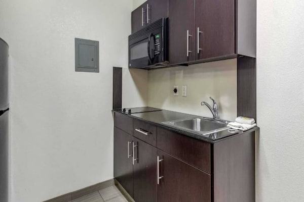 Foto van 1 tweepersoonsbed (Queensize) | Badkuip met mobiele toegang | Keuken (Nsmk) - Kitchen