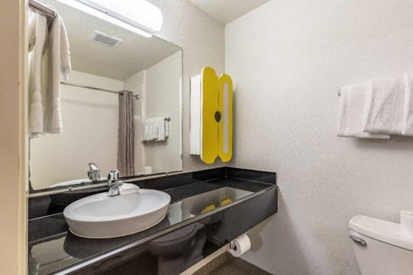 Foto van 1 tweepersoonsbed (Queensize) | Badkuip met mobiele toegang | Keuken (Nsmk) - Facilities