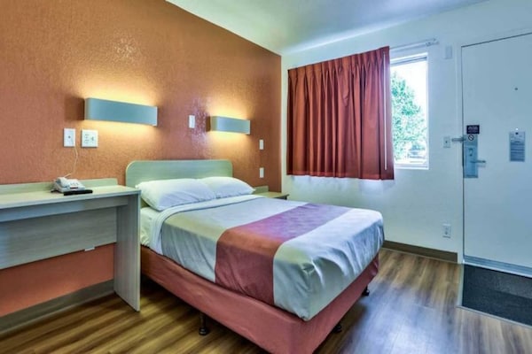 Foto van 1 tweepersoonsbed (Queensize) | Koelkast - Vakantiehuis in Flaggstaff - BedRoom