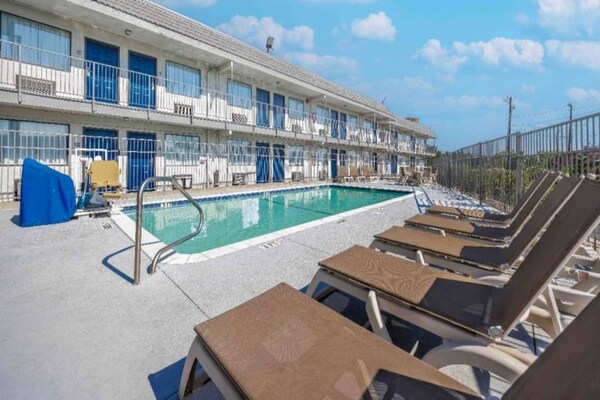 Foto van 1 tweepersoonsbed (queensize) | Roken toegestaan | Fort Worth - Pool