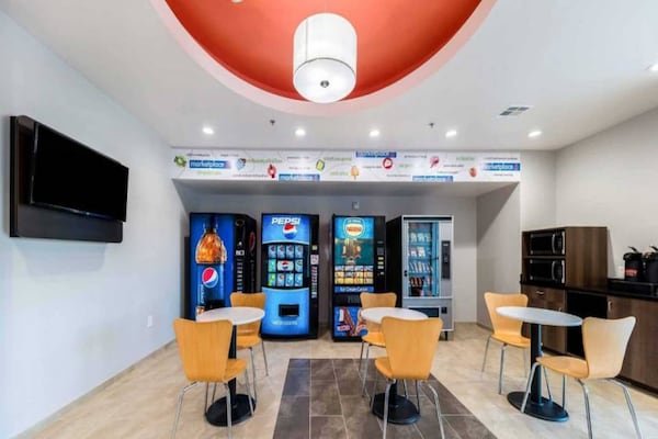 Foto van 1 tweepersoonsbed (Queensize) | Nsmk, minikoelkast - FloorPlan
