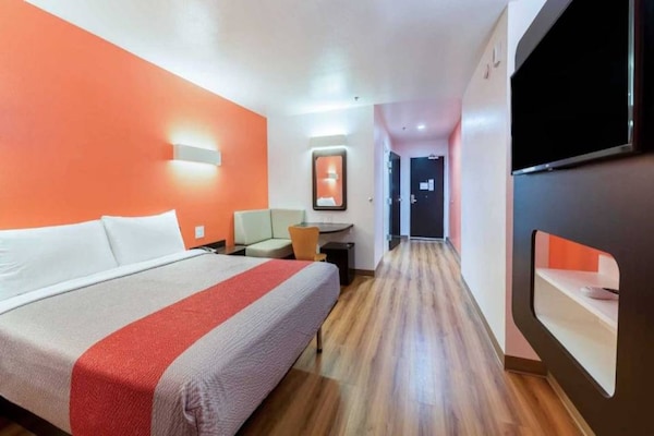 Foto van 1 tweepersoonsbed (Queensize) | Nsmk, minikoelkast - BedRoom