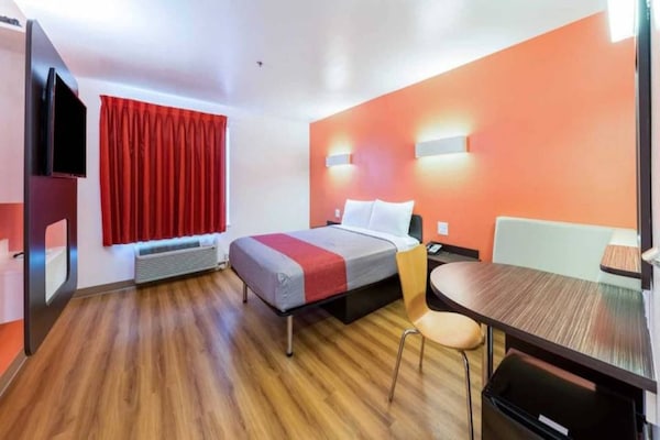 Foto van 1 tweepersoonsbed (Queensize) | Nsmk, minikoelkast - BedRoom