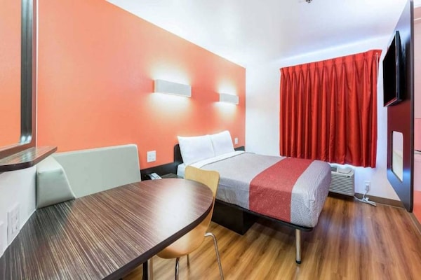 Foto van 1 tweepersoonsbed (Queensize) | Nsmk, minikoelkast - BedRoom