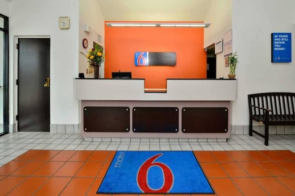 Foto van 1 tweepersoonsbed (queensize) | Roken mogelijk - Vakantiehuis in Plano - FloorPlan