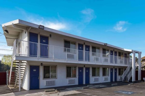 Foto van 1 tweepersoonsbed (queensize) | Rookvrij - Vakantiehuis in Concord - ExteriorSummer