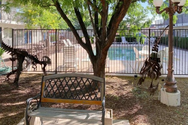 Foto van 1 tweepersoonsbed (queensize) | Rookvrij - Vakantiehuis in Holbrook - Pool