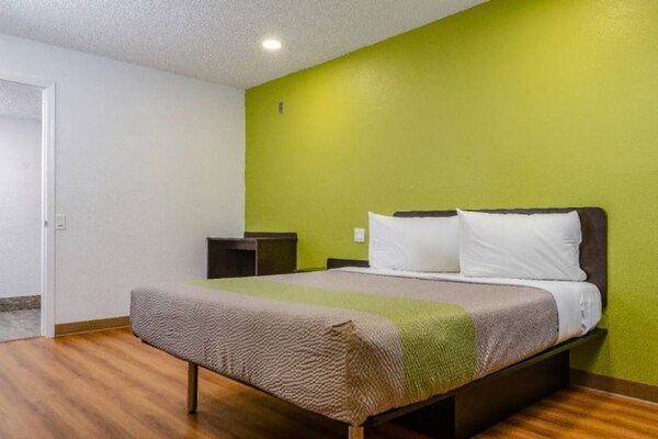 Foto van 1 kingsize bed | Nsmk, Micfridge - Vakantiehuis in Fresno CA - Facilities