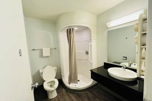 Foto van 1 tweepersoonsbed | Rookvrij, Keuken - Vakantiehuis in Casper WY - Facilities