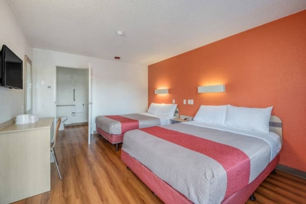 Foto van Premium 2 queensize bedden | Rolstoeltoegankelijk/bad - BedRoom