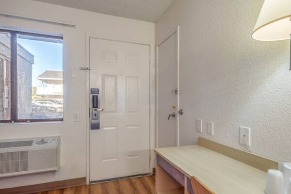 Foto van Premium 2 queensize bedden | Rolstoeltoegankelijk/bad - BedRoom