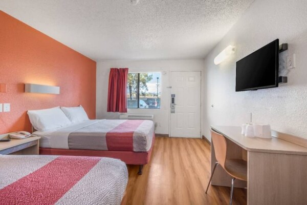 Foto van Premium 2 queensize bedden | Rolstoeltoegankelijk/bad - BedRoom