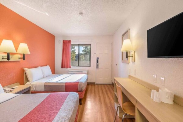 Foto van Premium 2 queensize bedden | Rolstoeltoegankelijk/bad - BedRoom