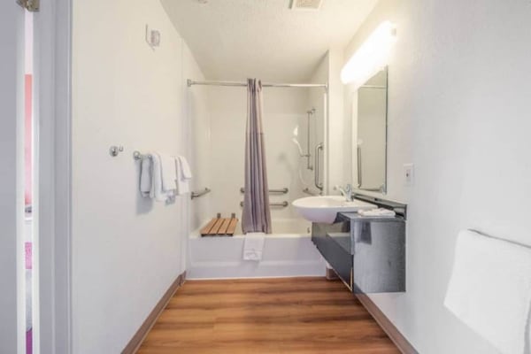 Foto van Premium 2 queensize bedden | Rolstoeltoegankelijk/bad - Facilities