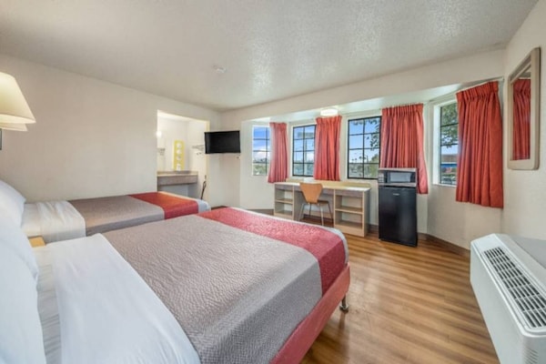 Foto van Premium 2 queensize bedden | Rolstoeltoegankelijk/bad - BedRoom