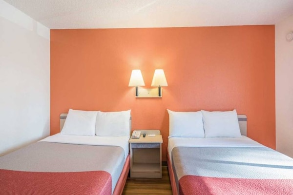 Foto van Premium 2 queensize bedden | Rolstoeltoegankelijk/bad - BedRoom