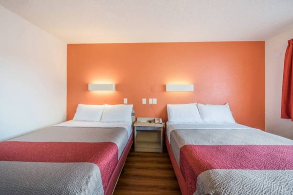 Foto van Premium 2 queensize bedden | Rolstoeltoegankelijk/bad - BedRoom