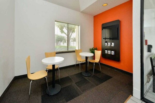 Foto van 1 tweepersoonsbed (queensize) | Rookvrij - Vakantiehuis in Plano - FloorPlan
