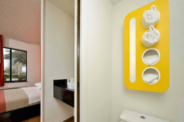 Foto van 1 tweepersoonsbed (queensize) | Rookvrij - Vakantiehuis in Plano - BathRoom