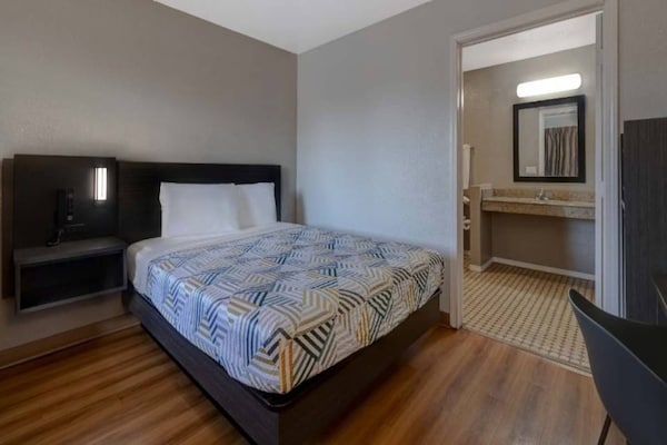 Foto van 1 kingsize bed | Rookvrij, koelkast - Vakantiehuis in Buttonwillow - BedRoom