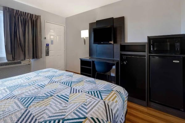 Foto van 1 kingsize bed | Rookvrij, koelkast - Vakantiehuis in Buttonwillow - Facilities