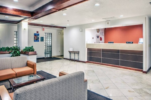 Foto van 1 kingsize bed | Suite, rookvrij, bubbelbad - Vakantiehuis in Dallas - FloorPlan
