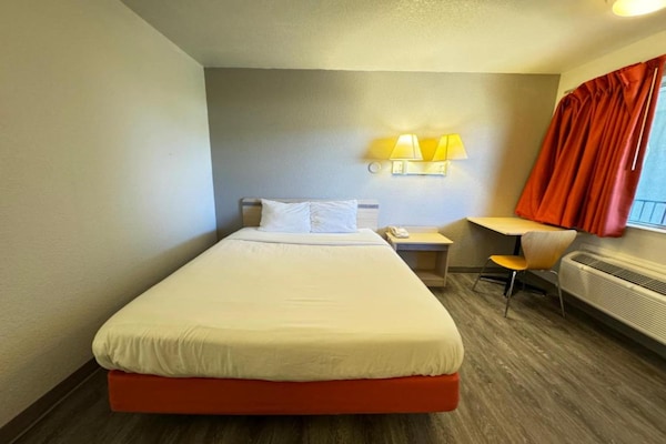 Foto van 1 tweepersoonsbed | Suite, rookvrij, keuken - Vakantiehuis in Casper WY - BedRoom