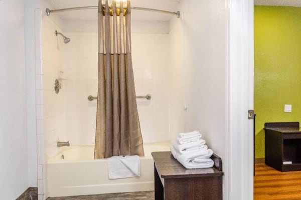 Foto van 1 kingsize bed | Nsmk, magnetron, slaapbank - Vakantiehuis in Fresno CA - Facilities