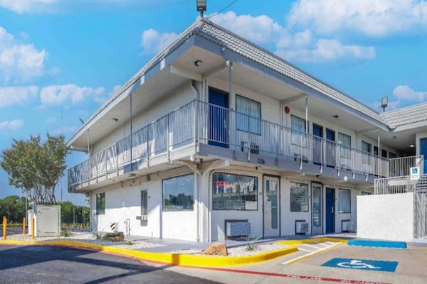Foto van 1 tweepersoonsbed (queensize) | Rookvrij - Vakantiehuis in Fort Worth TX - ExteriorSummer