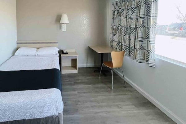 Foto van 1 tweepersoonsbed | Rookvrij - Vakantiehuis in Holbrook - BedRoom